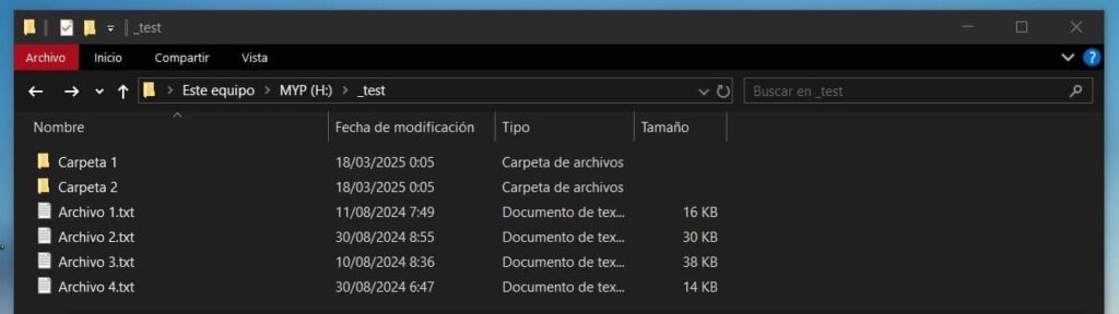 Carpeta con subcarpetas y archivos de prueba en el Explorador de archivos de Windows.